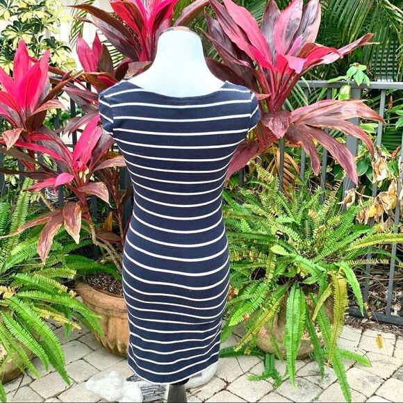 🍍3/$15🍍H&M Casual Fitted Mini Dress - Picture 3 of 5